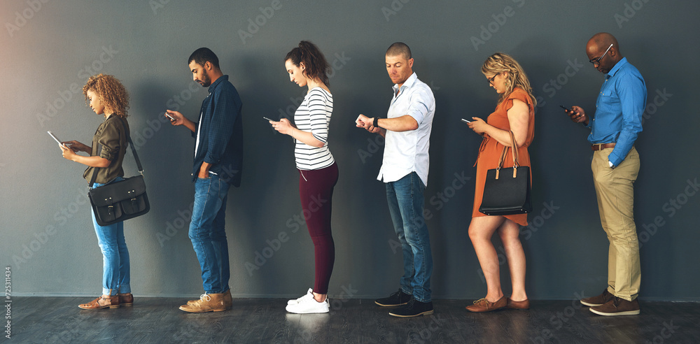 Aufkleber businesspeople, interview and waiting in queue with technology or job recruitment, onboarding or int