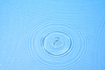 Fototapeta premium top view sky blue water rings, Close up water droplets, water surface