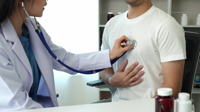 The doctor uses a heart stethoscope. To examine patients with cardiovascular disease, present symptoms, and recommend ongoing treatment. Healthcare and medical concepts