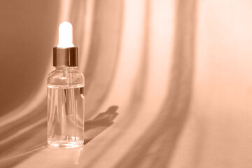 Naklejka premium Natural oil cosmetics. Dropper glass Bottle Mock-Up. Oily cosmetic pipette. Face and body treatment. Spa concept. Mineral organic liquid. Front view. Beauty products. Blank packaging on wooden table
