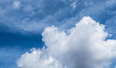 blue sky and white clouds - 725393255