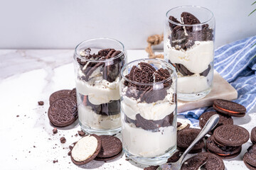 Cream and cookie oreo layered dessert