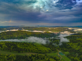 Obraz premium Lot nad Pasmem Jaworzyny Krynickiej. Piękne widoki.
