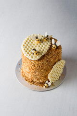 honey cake with chocolate honeycomb - 725426435