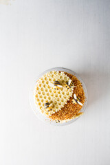 honey cake with chocolate honeycomb - 725426486