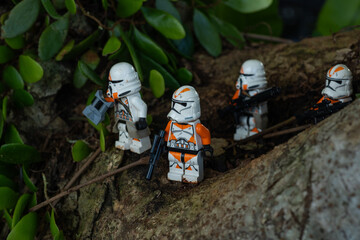 Naklejka premium Depok, Indonesia - January 24, 2024: Lego toys photography, 212th clone troopers on battle over giant tree during clone wars, bokeh background