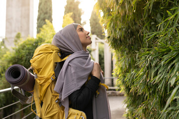 Arab backpacker woman finds inspiration
