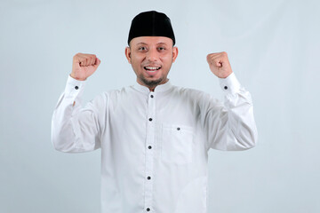 Smiling man wearing a white shirt and a black hat.