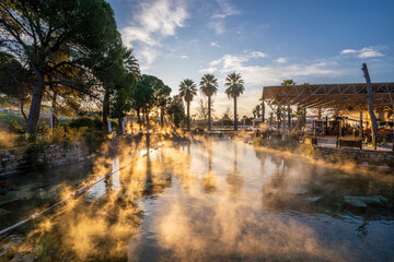 Obraz premium The Antique pool (Cleopatra's Bath) view in Pamukkale. It's a popular touristic destination during a Pamukkale visit