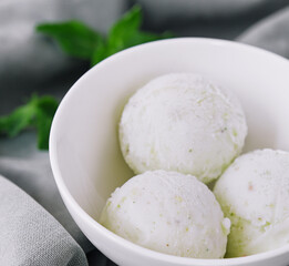 kiwi ice cream balls with mint