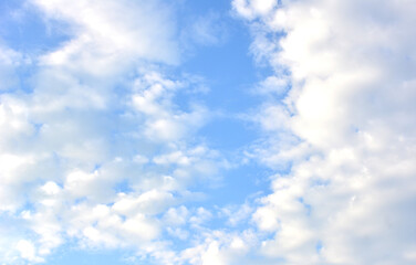 Fototapeta premium turquoise sky with white clouds isolated wallpaper 