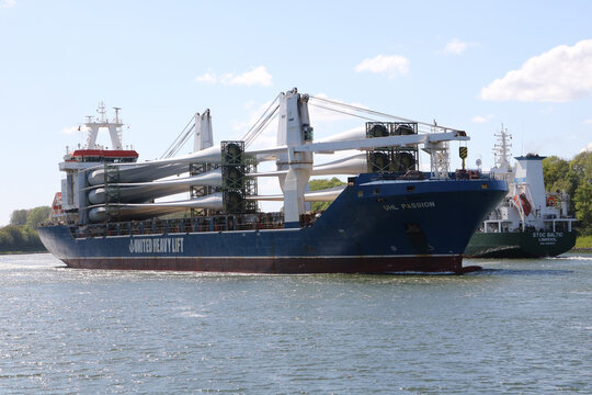 Frachter  Uhl Passion im Nord-Ostseekanal nahe Kiel