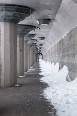 Deurstickers トンネルのような雪の道 © 健生 大井