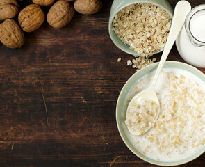 healthy breakfast with whole grain porridge and fresh berries