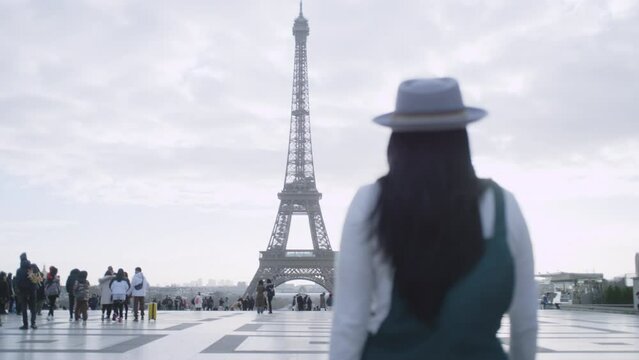 Paris Selfie-Time Model Social Media