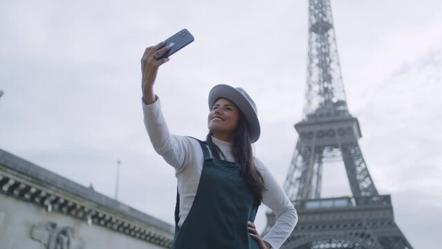 Paris Selfie-Time Model Social Media