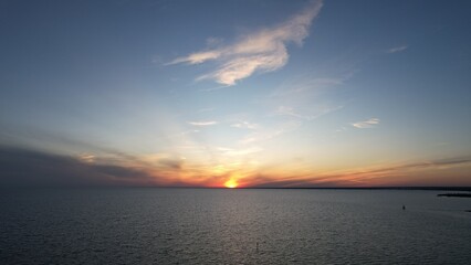 Obraz premium Sun Rays over Lake Pontchartrain