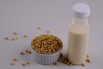 Susu Kedelai, soy milk served in a clear plastic bottle, containing vegetable protein, vitamin D, B12, calcium, omega 3. Suitable for vegans and vegetarians. Made from soybeans, water and sugar.