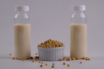 Susu Kedelai, soy milk served in a clear plastic bottle, containing vegetable protein, vitamin D, B12, calcium, omega 3. Suitable for vegans and vegetarians. Made from soybeans, water and sugar.