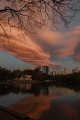 Fototapeta premium amanecer reflejo