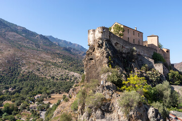 Die Festung von Corté im Sonnenlicht, Korsika, Frankreich