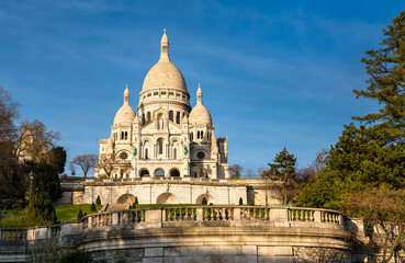 Fototapeta premium The Basilica of the Sacred Heart of Montmartre in Paris, France