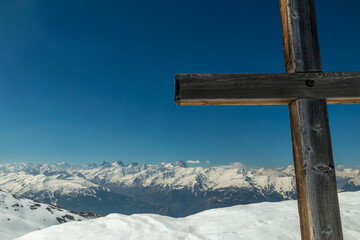 Paysage d' hiver en vallée de Maurienne , à Beaune  , Col de Pierre Blanche , Massif de la Vanoise , Savoie , Alpes , France