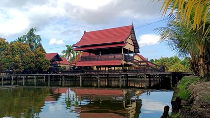 Obraz premium TRADITIONAL STAGE HOUSE OF THE ORIGINAL TIDUNG TARAKAN TRIBE