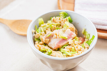 マグカップで作るオートミールお好み焼き