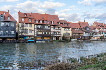 Fototapeta na wymiar Ansicht von Klein Venedig mit der Regnitz im Vordergrund, Bamberg, Deutschland