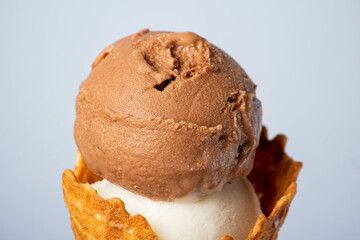 Helado doble de chocolate y vainilla