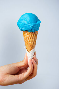 Helado azul cono chicle