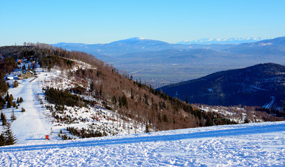 Klimczok zimą z widokiem na Tatry