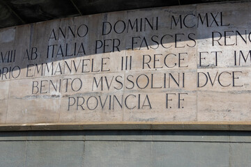La fontana dedicata a Benito Mussolini e al Re Vittorio Emanuele III a Brindisi in Puglia, Italia