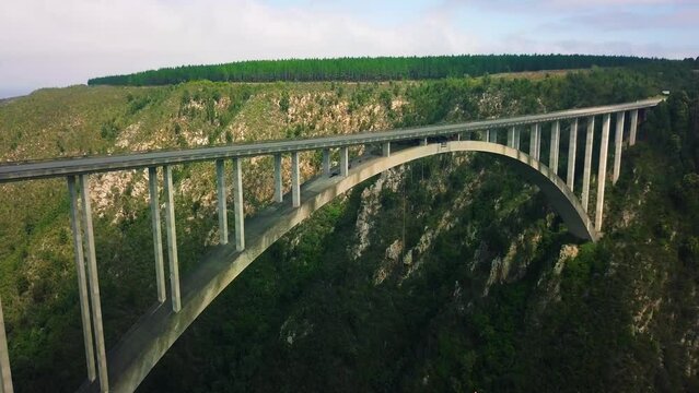 Drone footage fling towards Bloukrans bridge in South Africa