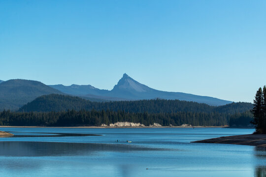 Kayakers enjoy Lemolo Lake under Mount Theilsen