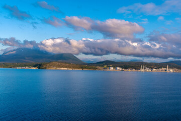 Fototapeta premium Der Trondheimfjord (norwegisch Trondheimsfjorden) ist mit 130 Kilometer Länge der drittlängste Fjord Norwegens.