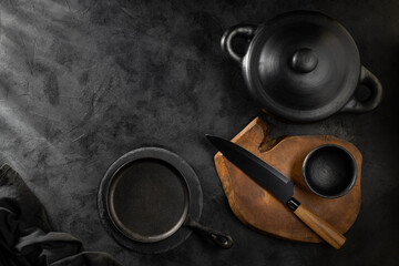 Fototapeta premium Black pots, pans and kitchen utensils.