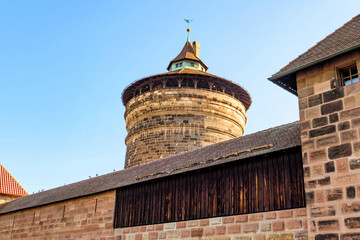 Stadtbefestigung der Altstadt von Nürnberg, Deutschland - Stadtmauer mit Spittlertorturm