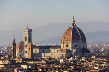 Fototapeta na wymiar Cappella del Brunelleschi durante il tramonto a Firenze, Italia