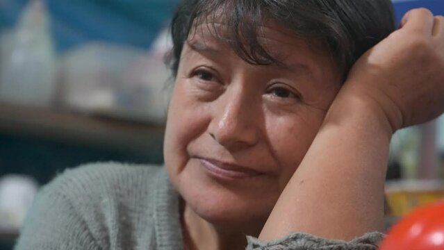 Mujer Pensando Peru