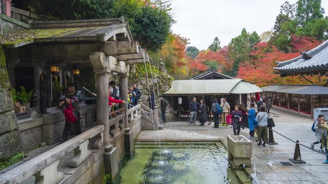 2019-11-25 JAPAN : 4k Time lapse of Kiyomizu-dera Temple in high season There are many tourists. Video Zoom In.