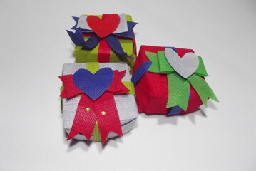 Three heart-shaped boxes, red, blue, white,Tres cajas  con forma de corazón, rojo, azul, blanco 