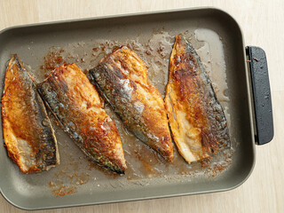 Grilled mackerel in a pan