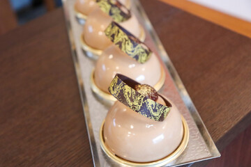 パティスリーのチョコレートとコーヒーのムースケーキ