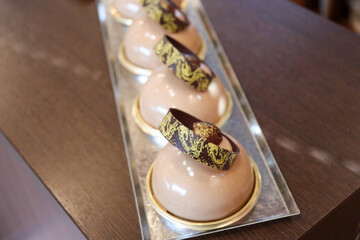 パティスリーのチョコレートとコーヒーのムースケーキ