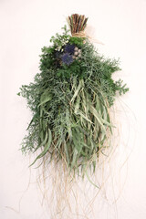 緑色のナチュラルなドライフラワーのブーケ