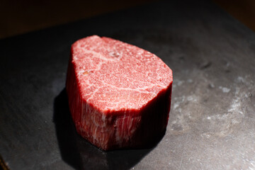 ヒレ肉　ステーキ　鉄板焼き