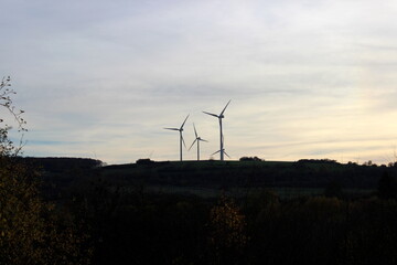 Windräder, Landschaft, Feld