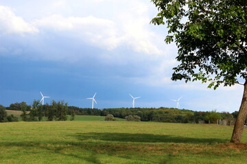 Windräder, Landschaft, Feld